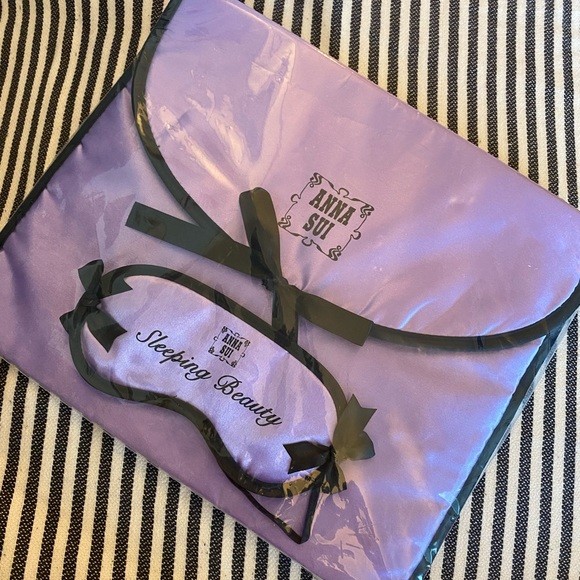 ANNA SUI Sleeping Beauty Eye Mask Cover with Pouch - Picture 6 of 7